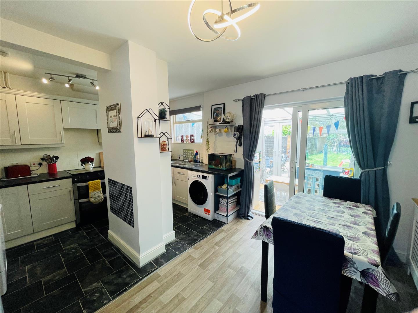 Warwick Crescent, Melksham Lock and Key